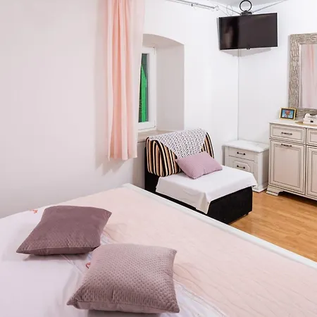 Family Friendly House With A Swimming Pool Zastrazisce, Hvar - 23743